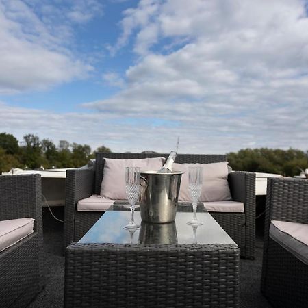 Eucala Motor Yacht East Molesey Exteriér fotografie