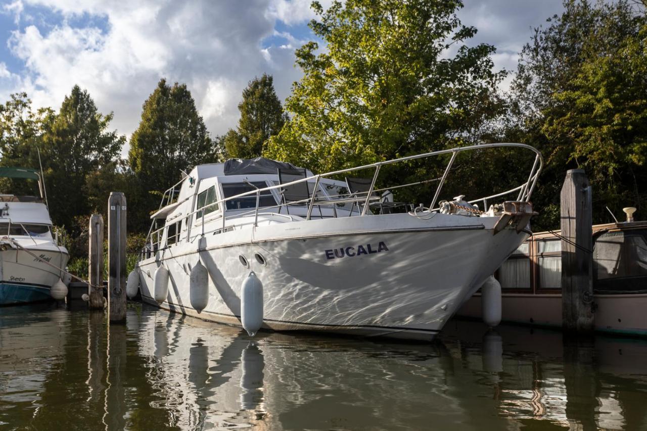 Eucala Motor Yacht East Molesey Exteriér fotografie