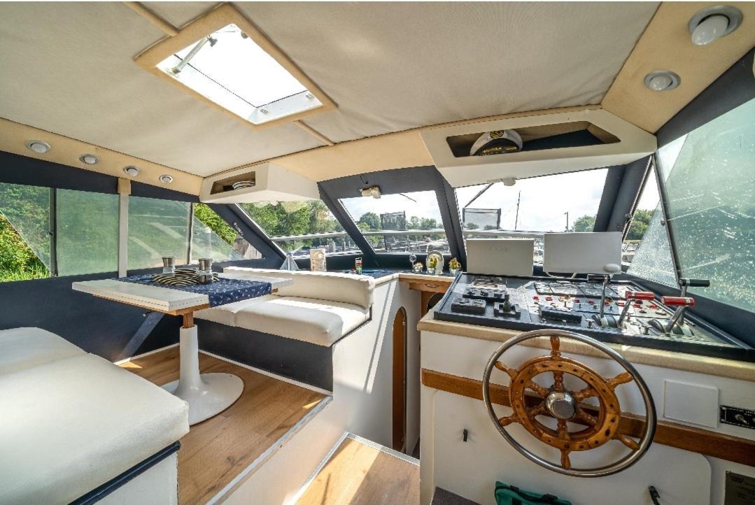 Eucala Motor Yacht East Molesey Exteriér fotografie